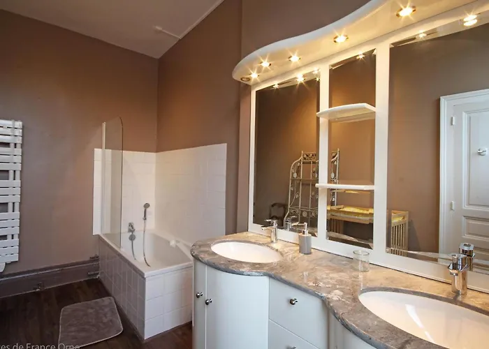 Holiday home Maison De Maitre 19eme Siecle Avec Grand Parc Et 5 Chambres, Inclus, A - Fr-1-497-57 L'Aigle